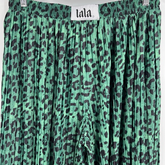 Dressed In Lala Total Knock Out Pleated Boxer Pants Emerald Leopard Size Large - Picture 4 of 10